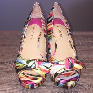 Never worn, bright, multi-color Gianni Bini heels!